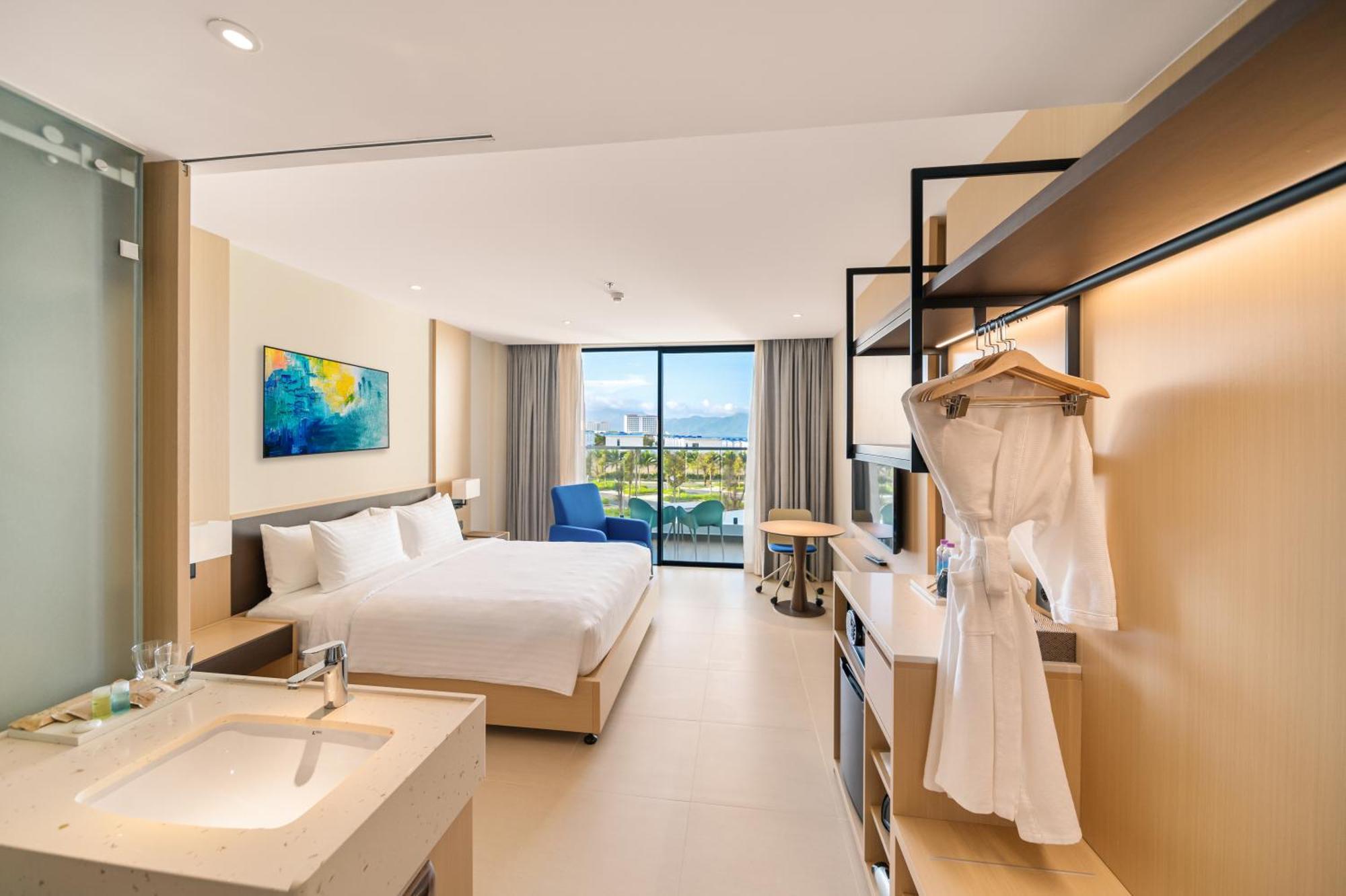 The Empyrean Cam Ranh Beach Resort Extérieur photo